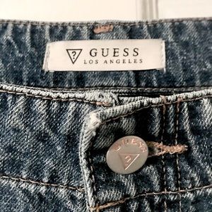 GUESS High Rise Relaxed Jeans - Size 32